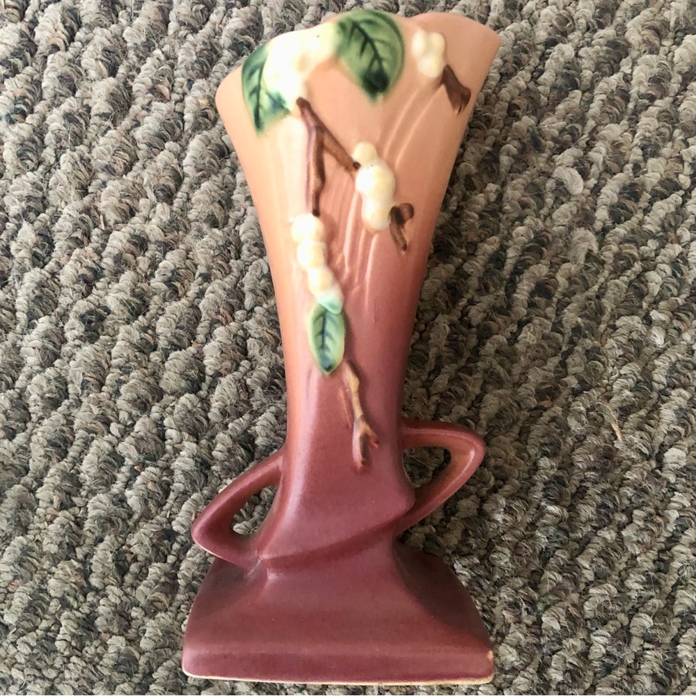 Roseville Pottery Pink Snowberry IVI-7 Bud vase, circa 1947 (?)